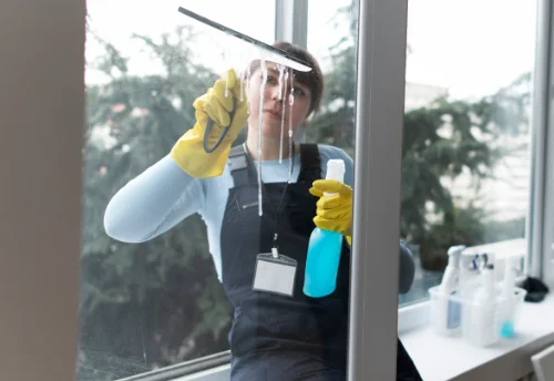 Nettoyage de vitres intérieures et extérieures à Broin